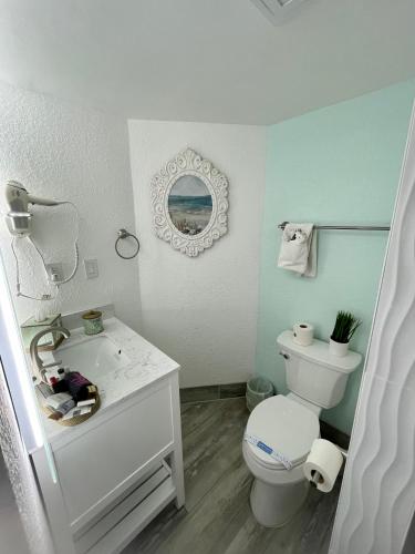 Ocean Sands Beach Inn Ultra Sparkling Saltwater Mineral Pool open until 4 AM Board Games in Lobby Bedside Candy in all rooms Summer Special - image 14