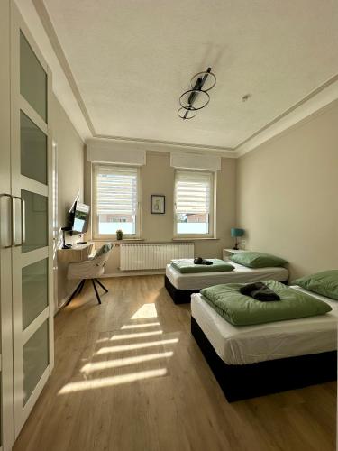 4 twin beds