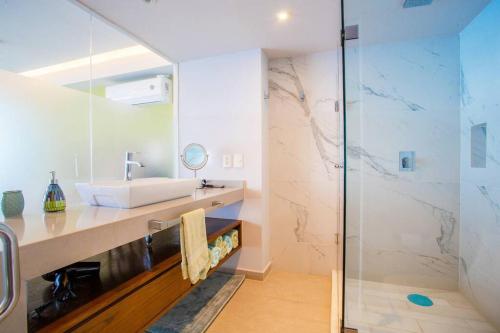 Luxury 2BR Beachfront Escape Stunning Views from Private Balconies, Puerto Vallarta (photo 6)