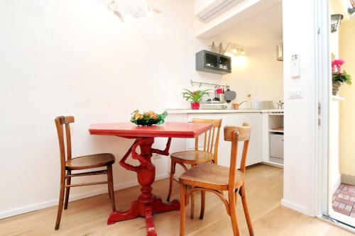 Colosseum Stylish Apartment, Рим (фото 9)