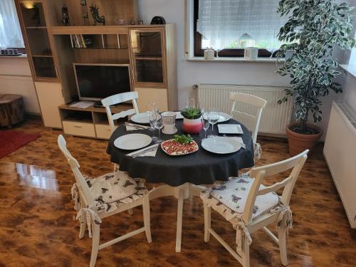 Ferienapartment Schlummerhausen für bis zu 5 Personen, Haustiere willkommen und kostenfrei, mit Einbauküche, WLAN, Smart-TV, Alexa in Beilstein, Deutschland