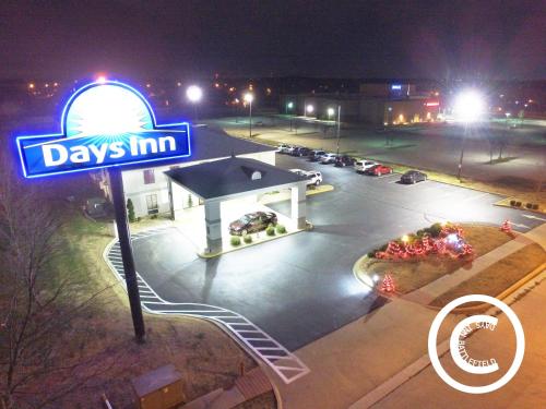 Days Inn by Wyndham Battlefield Rd/Hwy 65