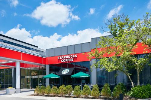 Teaneck Marriott at Glenpointe - image 2