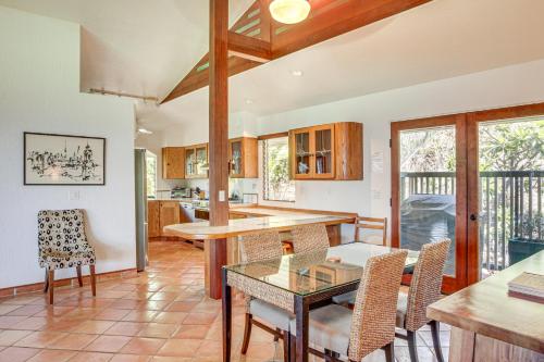 Ocean-View Bungalow Walk to Pebbles Beach! in 懷科洛亞