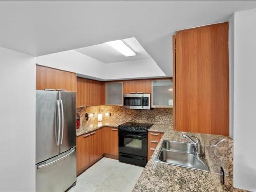 Luxury Oceanfront 3-Bedroom Condo with 3 Balconies in Sunny Isles Beach, USA
