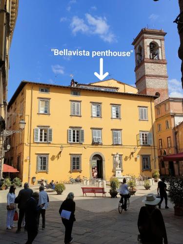 Bellavista penthouse with glass elevator !, Lucca