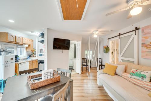Epic Brunswick Apartment, Deck with Gas Grill! in Brunswick, USA