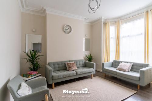 Grand 5br Home W Parking, Gym, Cinema & Pergola! gîte à louer Drop Inn