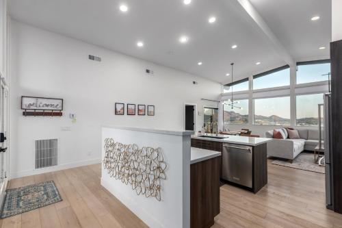 kök, 3BR Retreat with Heated Pool, BBQ and Mountain Views in Fountain Hills