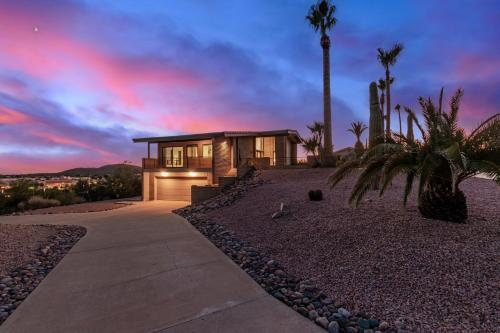 3BR Retreat with Heated Pool, BBQ and Mountain Views