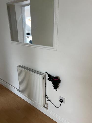 Cosy Penthouse suite happily sleeps up to five in Ovenden