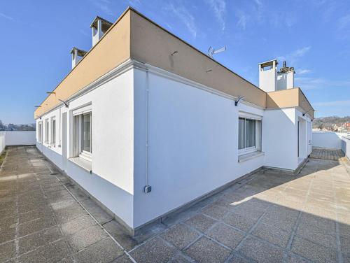 Penthouse vue Tour Eiffel, près Château Versailles (Penthouse vue Tour Eiffel, pres Chateau Versailles) in Sevres