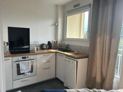 кухня, Bellevue - 35 m2 - parking - 10 min centre-ville in Saint-Lo