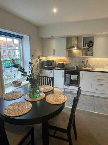 Large town centre apartment with parking in วอลลิ้งฟอร์ด