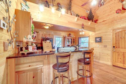 Just Fur Relaxin Sevierville Cabin with Hot Tub! - image 10