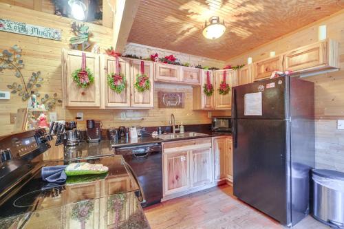 Just Fur Relaxin Sevierville Cabin with Hot Tub! - image 13
