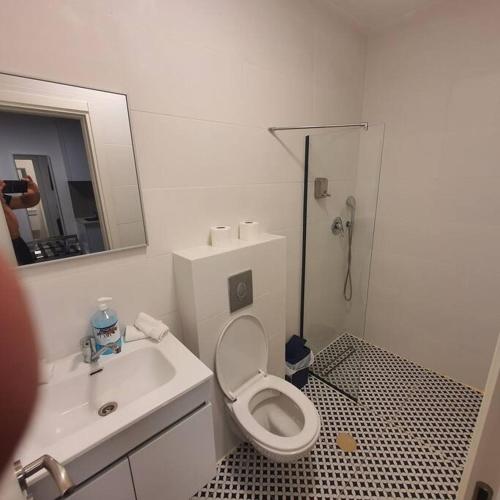 Ryo 22 דירה במלון בוטיק 2 דקות מטיילת בת ים, Bat Yam (foto 10)