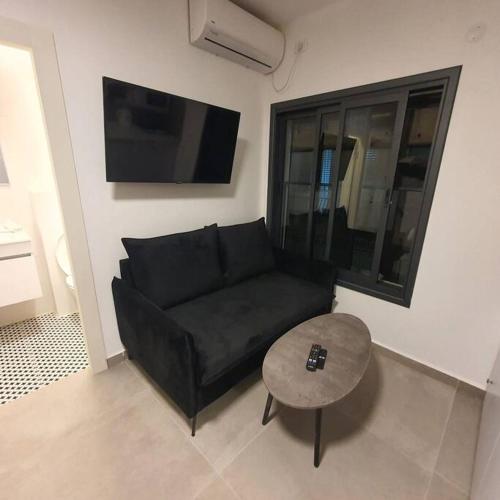 Ryo 22 דירה במלון בוטיק 2 דקות מטיילת בת ים, Bat Yam (foto 6)