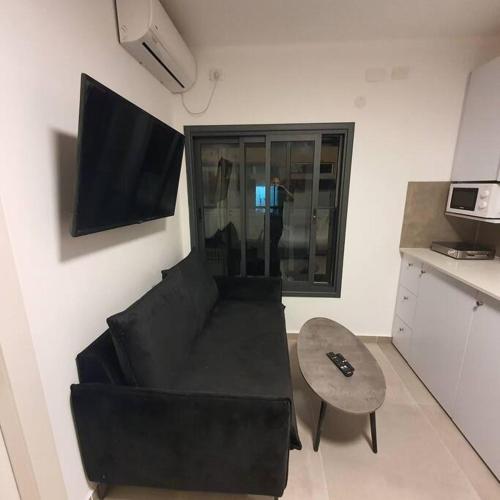 Ryo 22 דירה במלון בוטיק 2 דקות מטיילת בת ים, Bat Yam (foto 7)