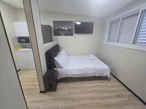 Ryo 24 דירה במלון בוטיק 2 דקות מטיילת בת ים, Bat Jam (fotografie 7)