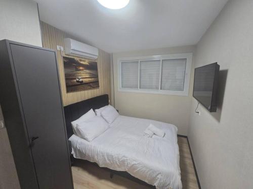 Ryo 25 דירה במלון בוטיק 2 דקות מטיילת בת ים, Bat Yam (foto 3)