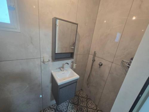 Ryo 25 דירה במלון בוטיק 2 דקות מטיילת בת ים, Bat Yam (foto 11)