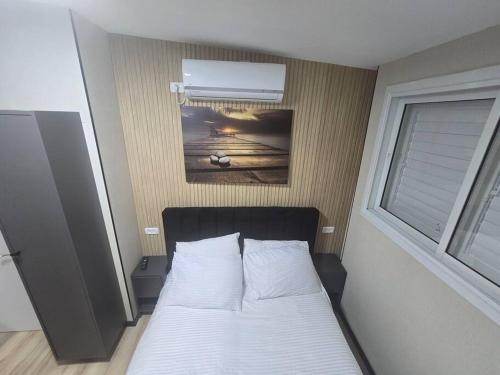 Ryo 25 דירה במלון בוטיק 2 דקות מטיילת בת ים, Bat Yam (foto 4)