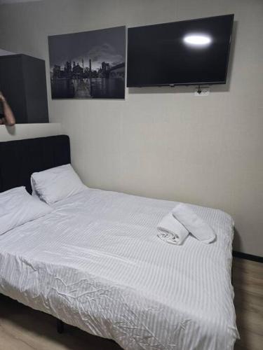 Ryo 25 דירה במלון בוטיק 2 דקות מטיילת בת ים, Bat Yam (foto 5)