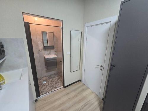 Ryo 25 דירה במלון בוטיק 2 דקות מטיילת בת ים, Bat Yam (foto 8)