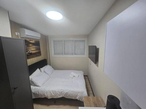 Ryo 25 דירה במלון בוטיק 2 דקות מטיילת בת ים, Bat Yam (foto 6)