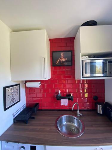 кухня, The Gallery - Cozy Apartment in Сансі-ле-Мо
