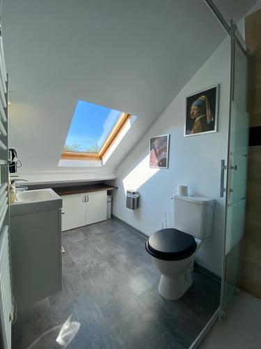 Ванна кімната, The Gallery - Cozy Apartment in Сансі-ле-Мо