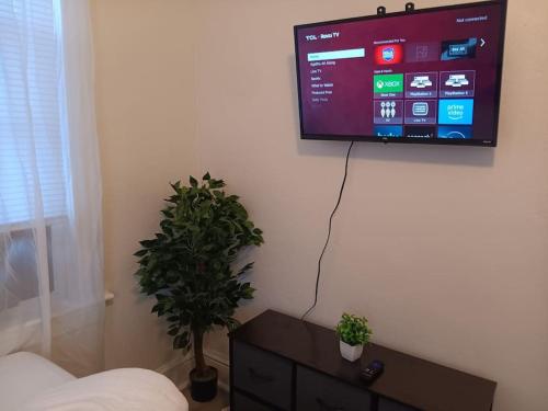 The Mid-Level Room # 1 at Centerdale Village NEW in North Providence, USA