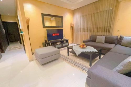 Hanan Flat, Agadir