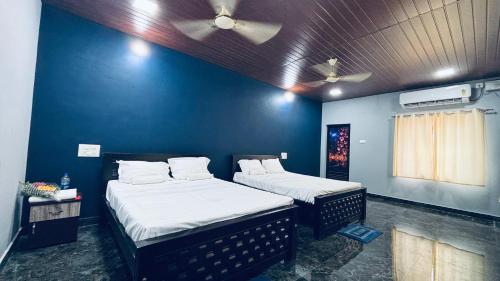 2 double beds