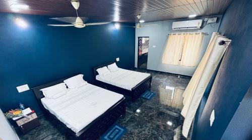 2 double beds