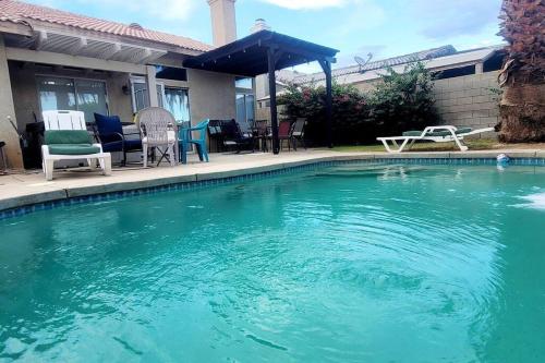 Sunshine Daydream by the Pool and Spa in Indio, USA