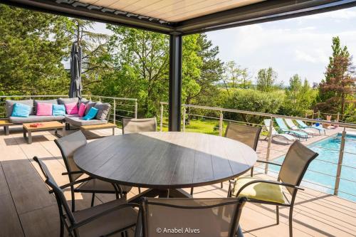Villa 250 m2, piscine à 10 minutes de Toulouse (Villa 250 m2, piscine a 10 minutes de Toulouse) in Saint-Jean