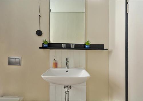 Sandton City Splendid Apartment 009 Power & Water Backup