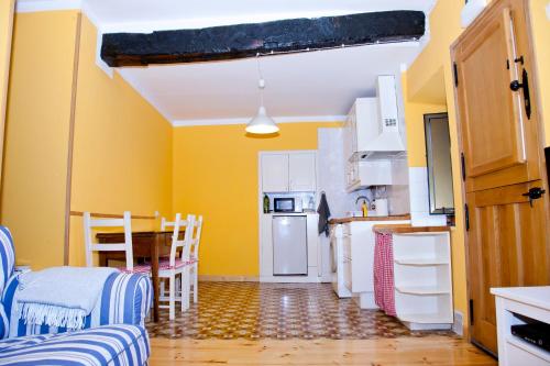 Kitchen, La casa'l cantirin in Pola de Lena