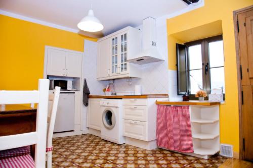 Kitchen, La casa'l cantirin in Pola de Lena