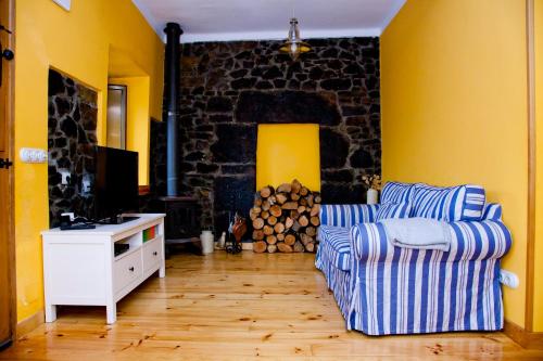La casa'l cantirin in Pola de Lena