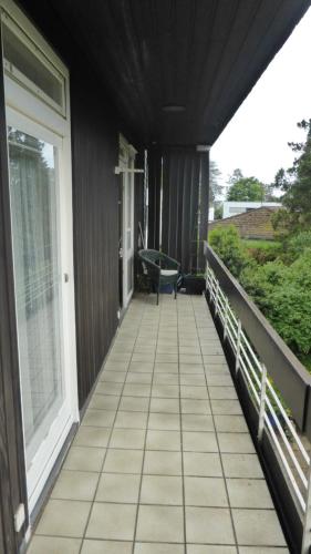 Balcony/terrace, Großzugiges Architektenhaus in Kronberg in Kronberg im Taunus