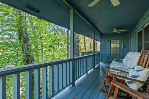 Charming Home with a Spacious Deck Near Lake Junaluska in Lake Junaluska, USA