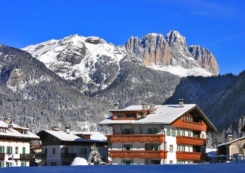  Cesa Bernard - Cima 12, Pension in Pozza di Fassa