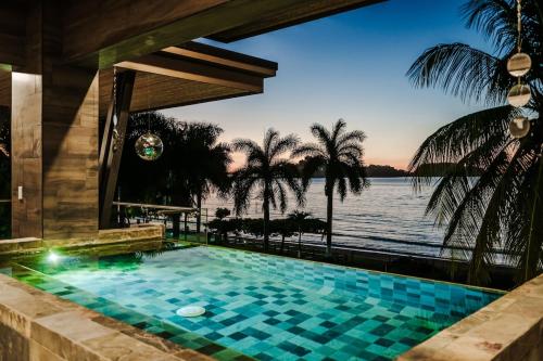 Modern Beachfront Villa 2 Pools Sunsets