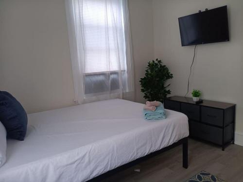 The Mid-Level Room # 2 at Centerdale Village New in North Providence, USA