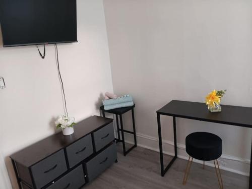 The Mid-Level Room # 3 at Centerdale Village NEW in North Providence, USA