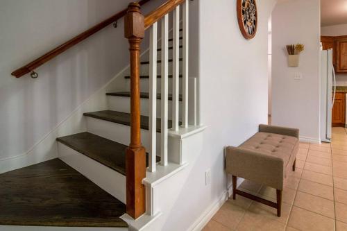 3 Bedroom House 5 Min Walk to Square in Granbury, USA