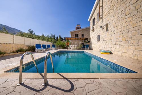 Viesnīcas āriene, JP Pool House in Trimiklini
